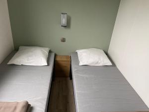 Campings Mobilhome tout confort R10 domaine de lanniron : photos des chambres