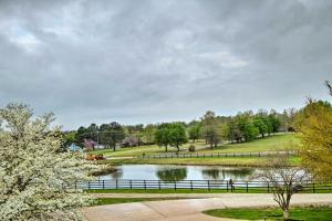 Peaceful Fayetteville Getaway - Pets Welcome!