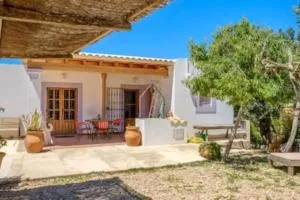 CASA IBICENCA EN CALA D´HORT - 艾斯库拜尔斯