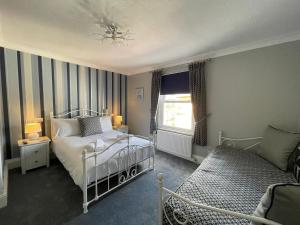 Family Room (2 Adults + 1 Child) room in Glenorleigh