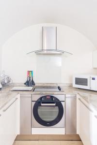 16 Lansdown -By Luxury Apartments