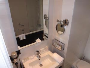 Double Room room in Hotel Le Parisien