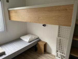 Campings Mobilhome tout confort R10 domaine de lanniron : photos des chambres