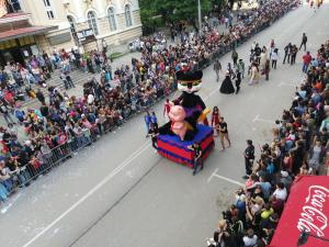 Gabrovo Carnival View Apartment - Parade Street