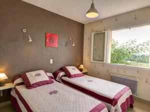 Gîte cosy avec poêle, terrasse et jardin privé à Saint-Forgeux-Lespinasse - FR-1-496-37