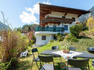 Apartment in Mayrhofen near Penkenbahn Cable Car
