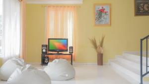 Villa Vancouver by Villa Gue Aja