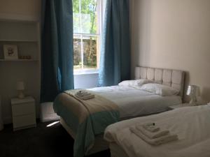 3 Bed Central Apartment - Pet Friendly & Parking