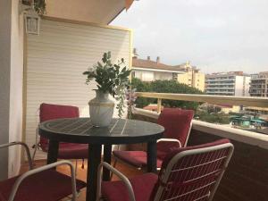 Las Antillas Piscina y Terraza Playa Fenals 4pax
