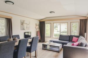 Three-Bedroom Apartment room in Bungalette Sauna 6p