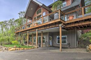 Lovely Canyon View Apartment with Patio and Yard