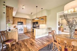 Lovely Canyon View Apartment with Patio and Yard