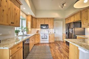 Lovely Canyon View Apartment with Patio and Yard