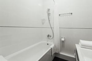 Апартаменти в Аркадии с видом на море,кухней и двумя спальнями