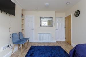 St Marys - Modern Central Huge Studio Apartments