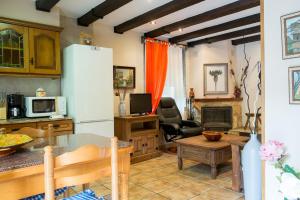 Casa Rural Les Cabañes - Naturaleza, Chimenea y Relax en Asturias