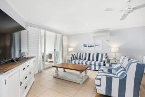 Hamptons Meets Hervey Bay In Upmarket Resort - Ocean Views