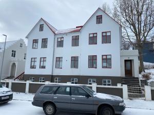 Day Dream Central Akureyri Two Bedroom Apartment