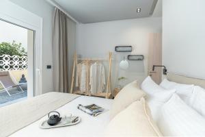 Elia & Anthos Deluxe Suites