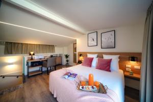 Deluxe Room with City View room in Bergamo Inn 15