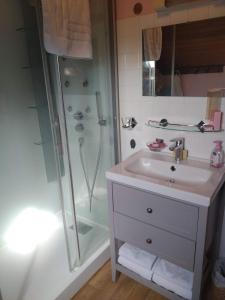 B&B / Chambres d'hotes La Longere des Gillettes : photos des chambres