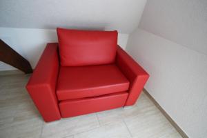 Dulliken 1 Schlafzimmer, Wohnzimmer, Küche mit Geschirr komplett, Bad