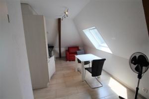 Dulliken 1 Schlafzimmer, Wohnzimmer, Küche mit Geschirr komplett, Bad