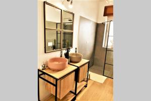 P4T Luxus Family 3 bedroom with Pool, tennis court and sauna