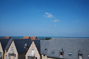 Studio vue mer 180° à 200 m de la plage en Normandie +parking