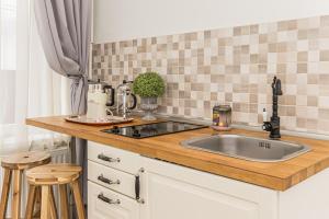 ALBERT RESIDENCE Brasov with complimentary parking and 10 percent Food and Drinks