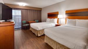 Double Room with Two Double Beds with Roll-in Shower - Disability Access - Non smoking room in Best Western Airport Inn