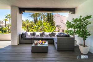 Luxurious beachside in the heart of Puente Romano
