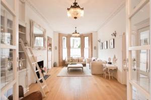 Notting Hill: Stunning, bright beautiful Flat. W10