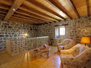 Maisons de vacances Gite Burdignes, 4 pieces, 6 personnes - FR-1-496-96 : photos des chambres