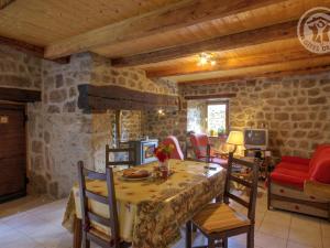 Maisons de vacances Gite Burdignes, 3 pieces, 4 personnes - FR-1-496-101 : photos des chambres