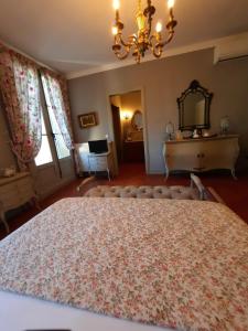 B&B / Chambres d'hotes Chateau Sainte cecile Chambres D'hotes / Guest house in Castle Chateau sainte cecile : photos des chambres