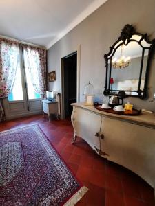B&B / Chambres d'hotes Chateau Sainte cecile Chambres D'hotes / Guest house in Castle Chateau sainte cecile : photos des chambres