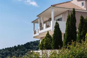 FORUM VILLAS VILLA DIONI - Private villa with views near Lefkada Lefkada Greece