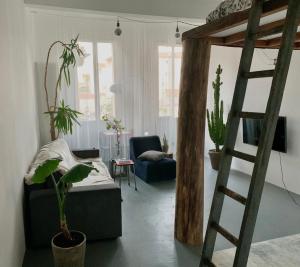 «  The Nest »