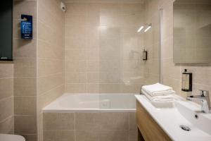 Hotels Kyriad Bordeaux Nord Sainte Eulalie : photos des chambres