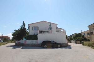 Apartment Povljana 1