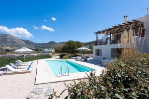 Villa Parasporos with Private Pool and Beach Access Paros Greece