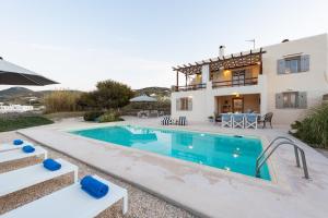 Villa Parasporos with Private Pool and Beach Access Paros Greece