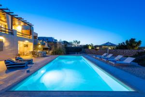 Villa Parasporos with Private Pool and Beach Access Paros Greece