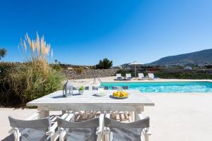 Villa Parasporos with Private Pool and Beach Access Paros Greece