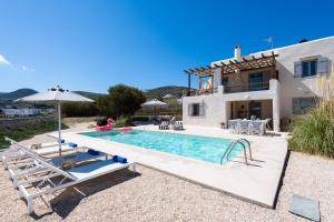 Villa Parasporos with Private Pool and Beach Access Paros Greece