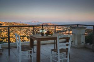 Cozy 2 bdr villa with amazing views to Lybian sea and just a breath away from the beach Rethymno Greece