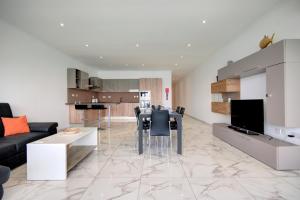 Beachfront Pretty Holiday Home