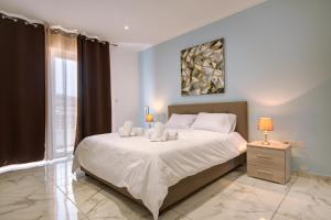 Beachfront Pretty Holiday Home