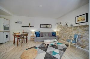 Le Alex - 800m des plages - extérieur - Verrière Côte dAzur